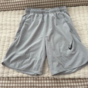 Nike Men's Gray Athletic Shorts 8 inch inseam Size small